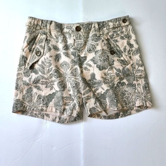 NINE WEST VINTAGE AMERICA MID RISE SHORTS OFF WHITE AND GREEN FLORAL SIZE 4 - Picture 1 of 6